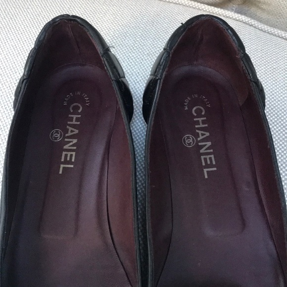 CHANEL Quilted Turn Lock Leather Flats. Make me an offer. Thank you - Picture 3 of 16